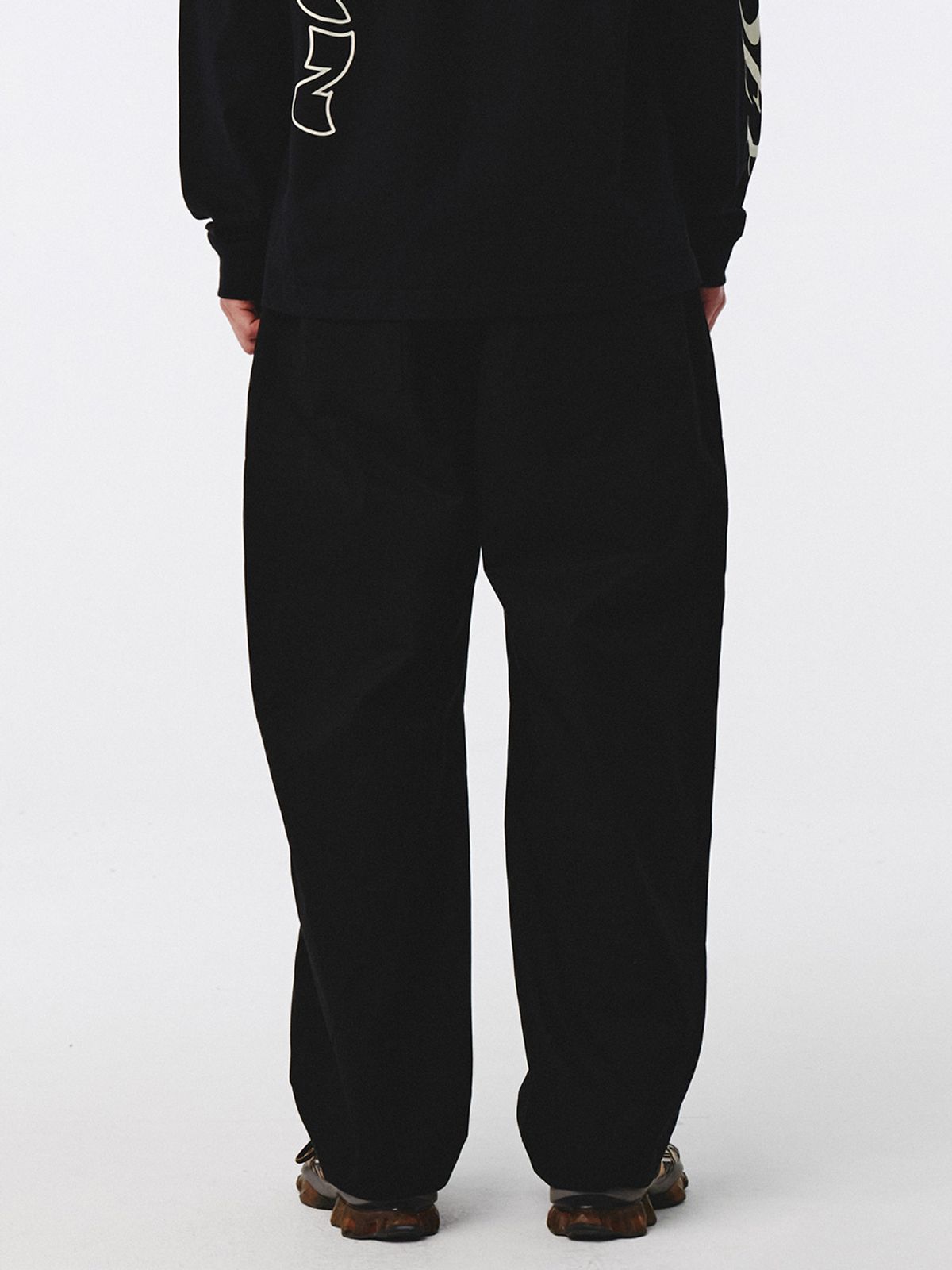 기준 맨(KIJUN MEN) Color Slit Chino Pants Black Cream