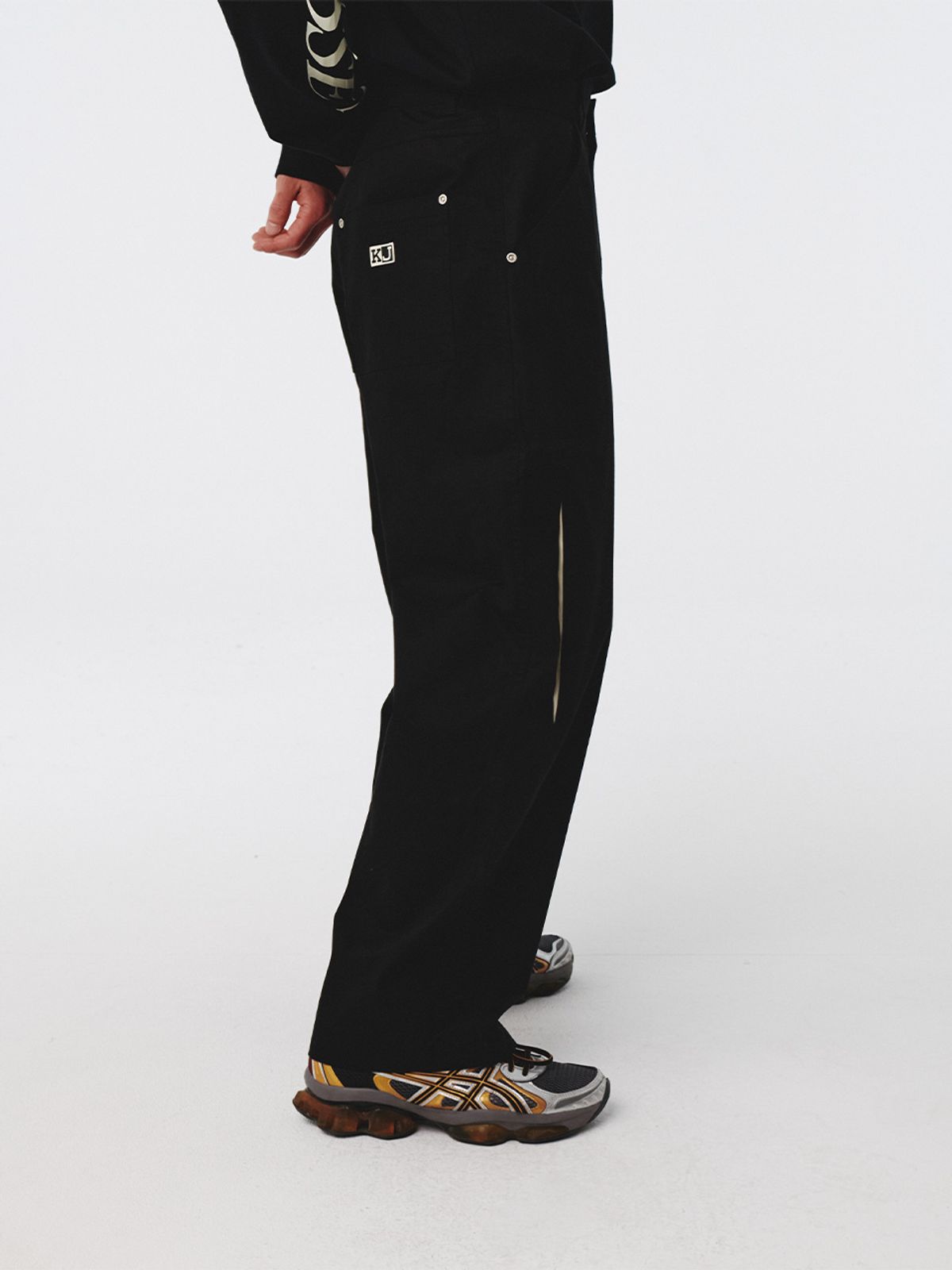 기준 맨(KIJUN MEN) Color Slit Chino Pants Black Cream