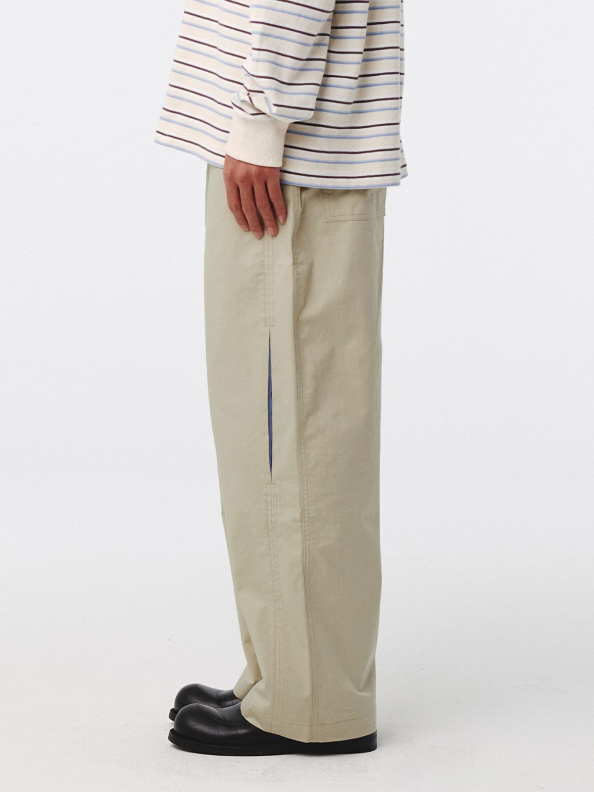 기준 맨(KIJUN MEN) Color Slit Chino Pants Beige Blue