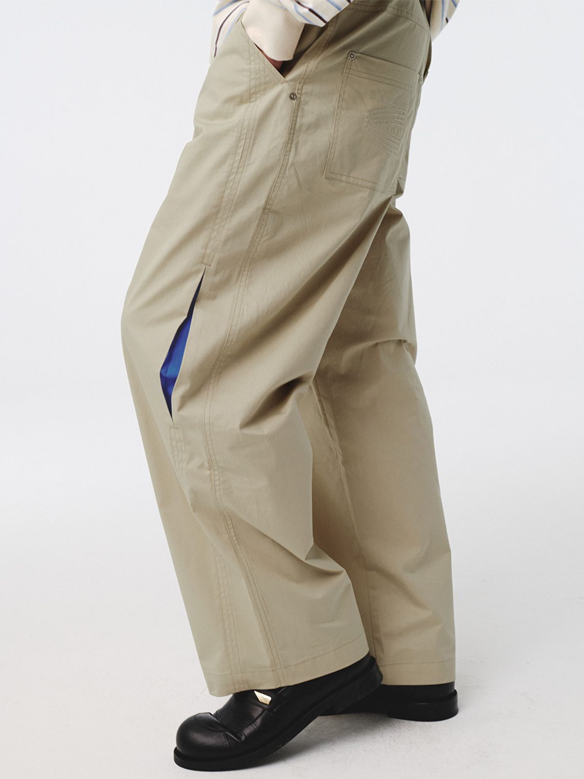 기준 맨(KIJUN MEN) Color Slit Chino Pants Beige Blue