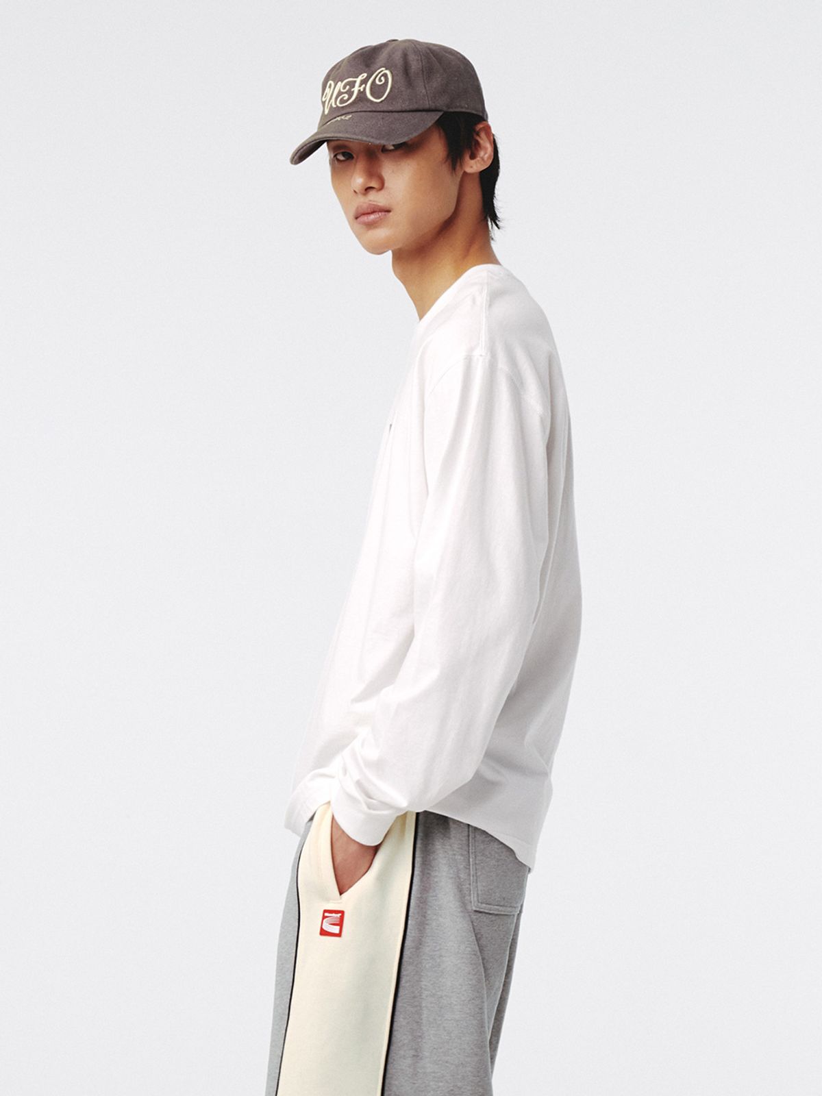 기준 맨(KIJUN MEN) MYSTERY Long Sleeve T-Shirt Off-White