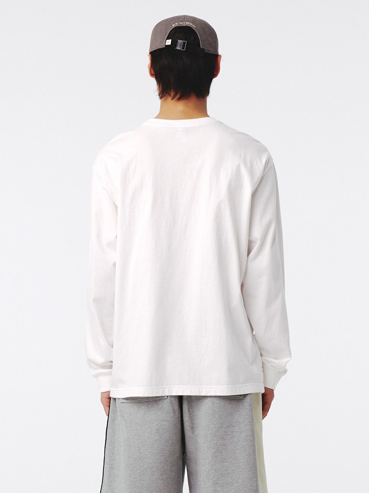 기준 맨(KIJUN MEN) MYSTERY Long Sleeve T-Shirt Off-White