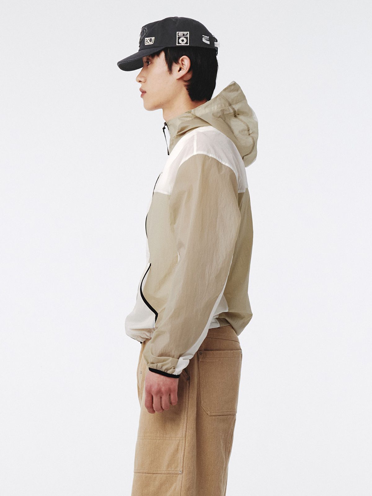 기준 맨(KIJUN MEN) Paneled Windbreaker Off-White Beige