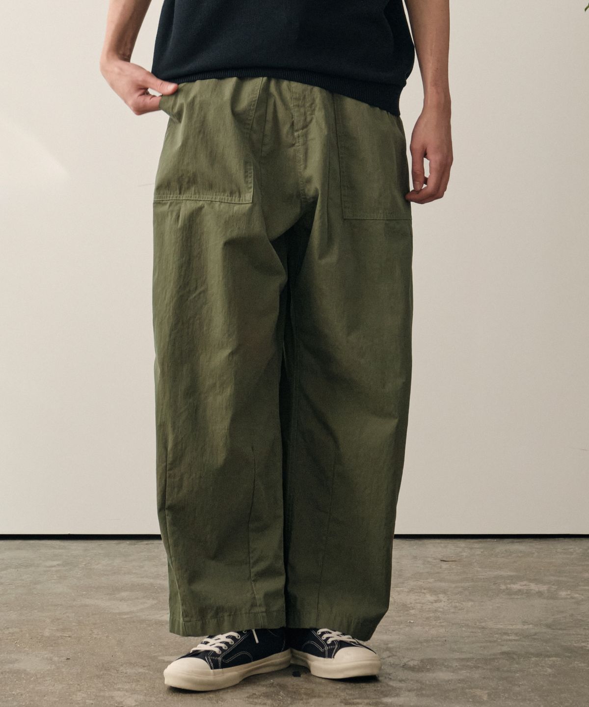 힐리먼트(HELEMENT) 릴렉스 다트 와이드 팬츠 (KHAKI)