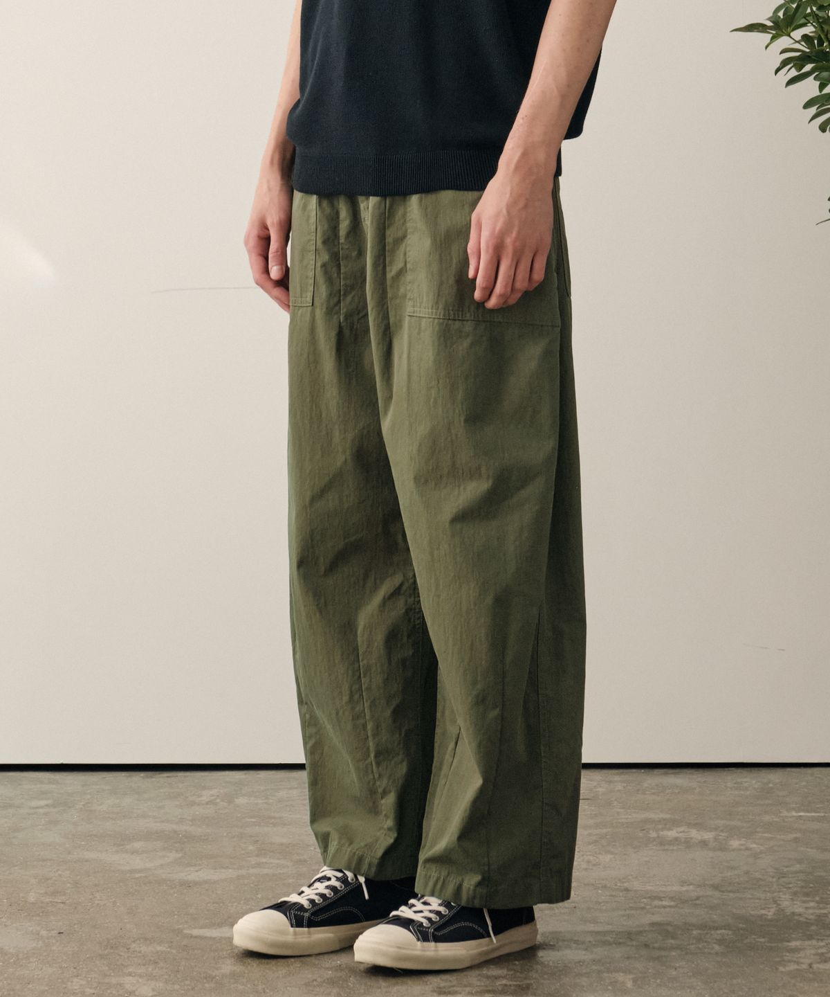 힐리먼트(HELEMENT) 릴렉스 다트 와이드 팬츠 (KHAKI)