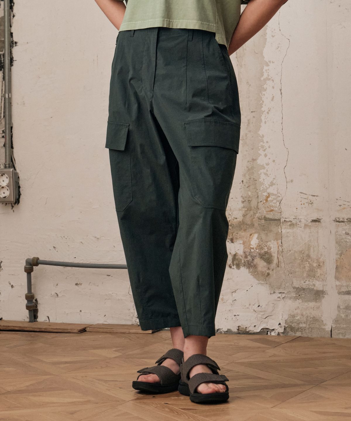 힐리먼트(HELEMENT) 여성 코쿤 카고 팬츠 (MOSS GREEN)