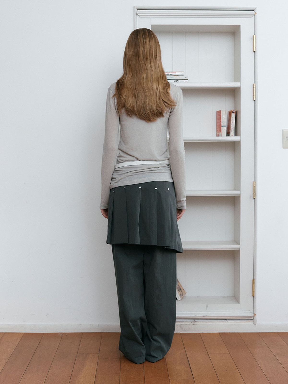 아수라(ASURA) ATYPICAL RIVET PLEATS SKIRT (CHARCOAL)