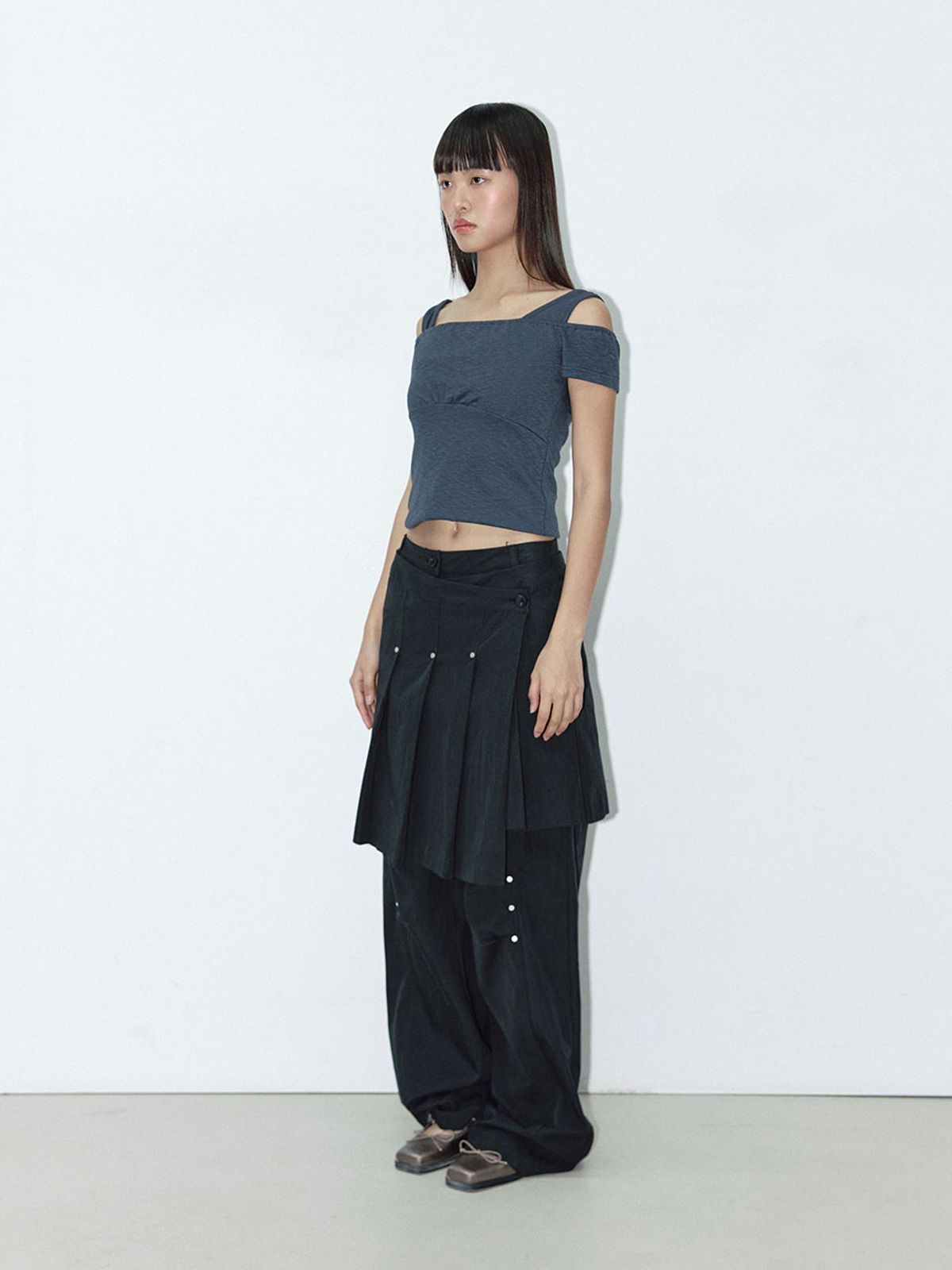 아수라(ASURA) ATYPICAL RIVET PLEATS SKIRT (BLACK)