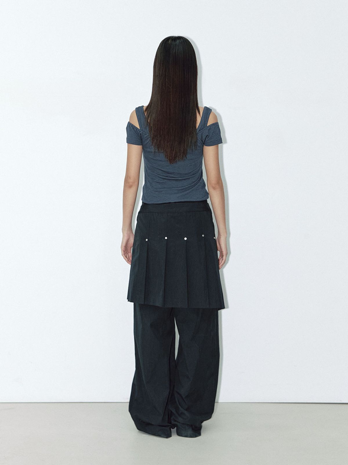 아수라(ASURA) ATYPICAL RIVET PLEATS SKIRT (BLACK)