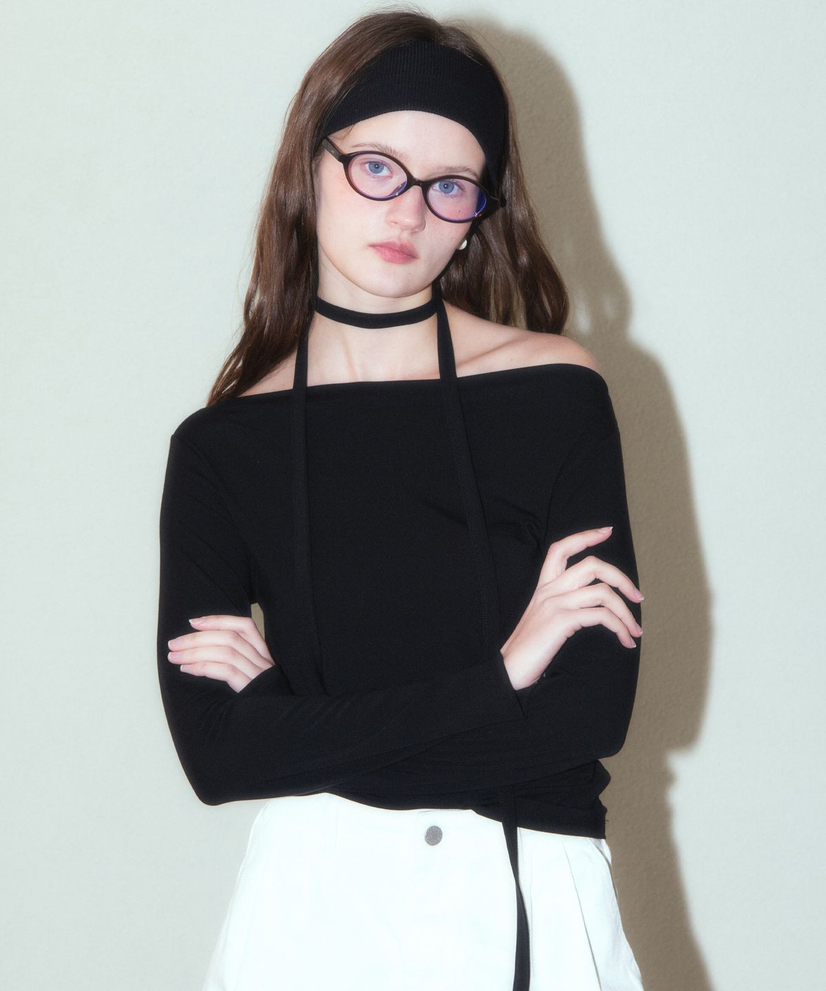 하우스 오브 폰드(HOUSE OF POND) Silky Boat-Neck Strap T Shirt_Black