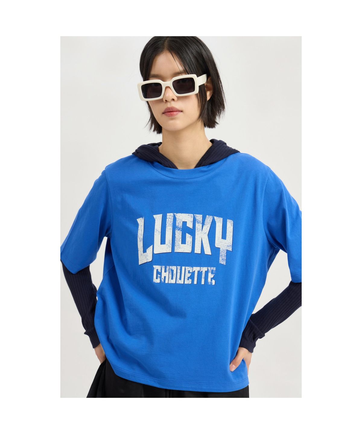럭키슈에뜨(LUCKY CHOUETTE) Embroidered Point Rib Hooded T-shirt (navy)_LFTAS25125NYX