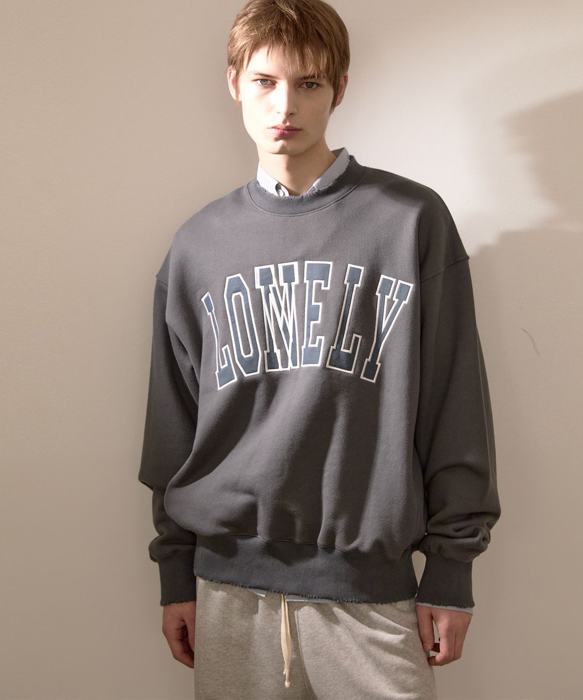 노앙(NOHANT) LONELY/LOVELY DAMAGE SWEATSHIRT CHARCOAL