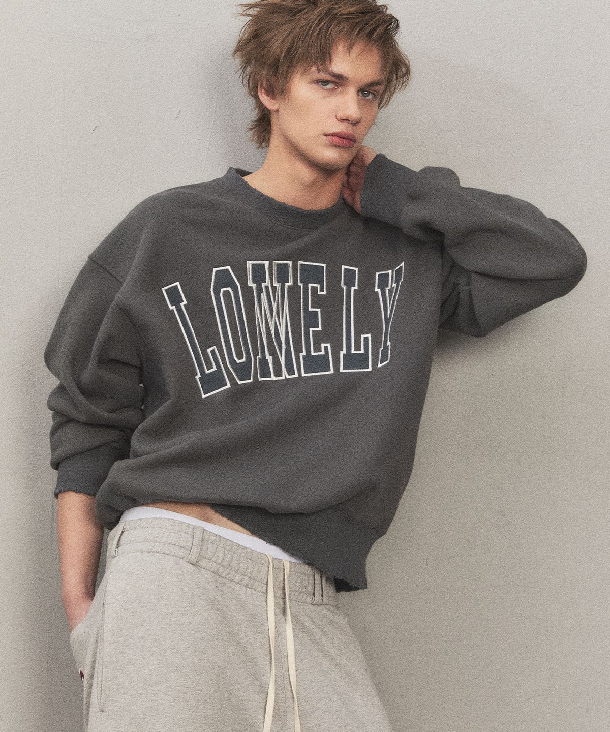 노앙(NOHANT) LONELY/LOVELY DAMAGE SWEATSHIRT CHARCOAL