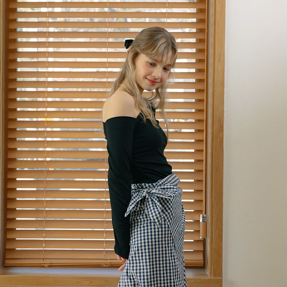 던드롭(DUNDROP) DD_Off-shoulder neckline top_BLACK