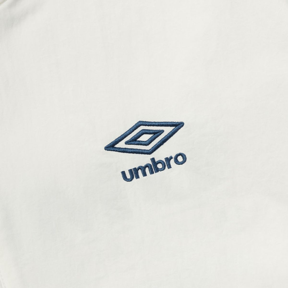 엄브로(UMBRO) 클래식 긴팔 후드형 아노락 아이보리(UQ221CWT41)
