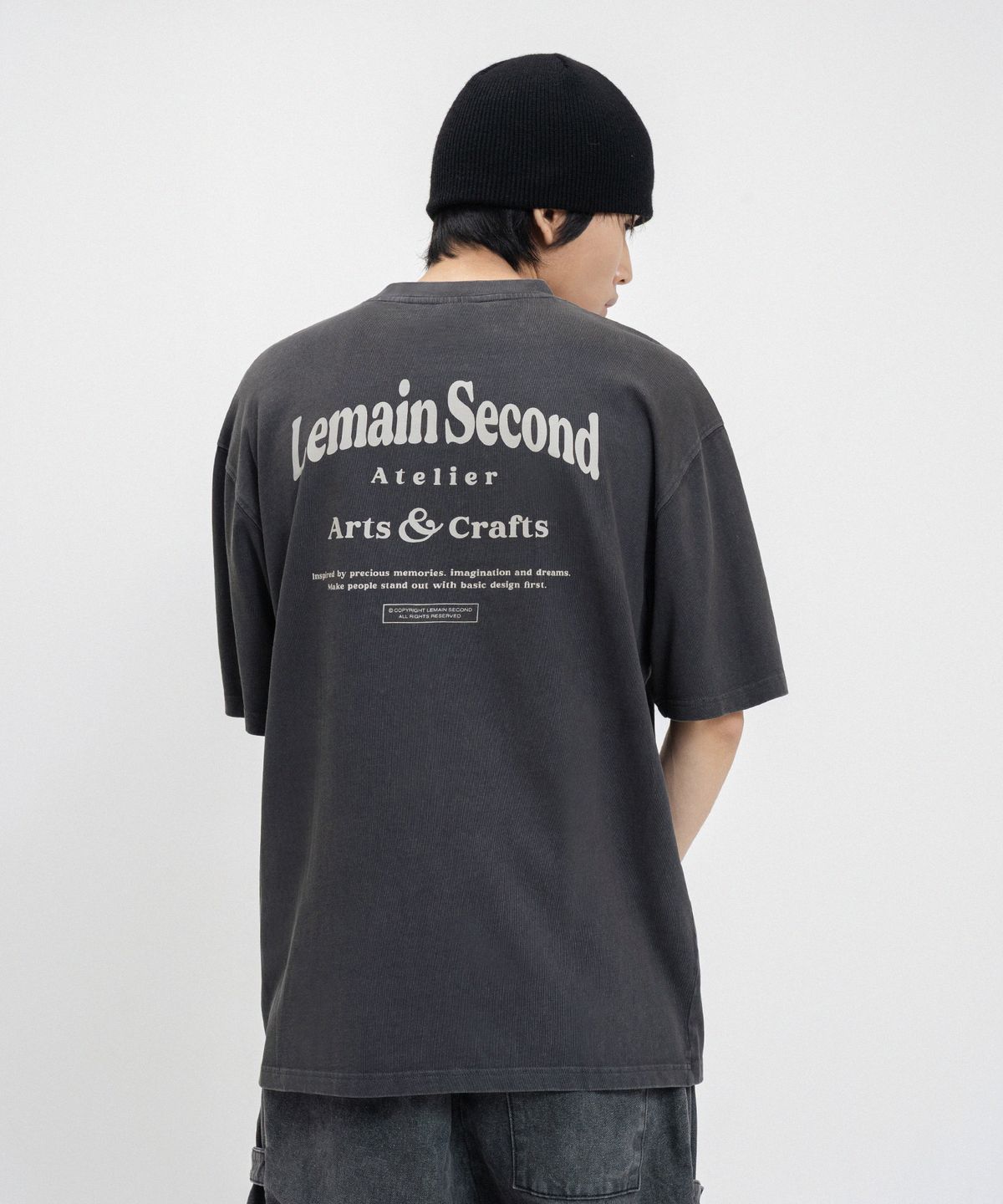 리메인세컨드(LEMAIN SECOND) 백 포인트 아뜰리에 오버핏 반팔 티 [피그먼트]