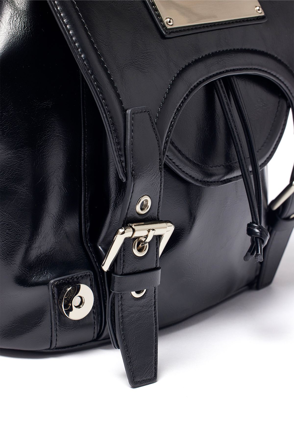 MUSINSA公式 | MATIN KIM BUCKLE DETAIL BACK PACK IN BLACK