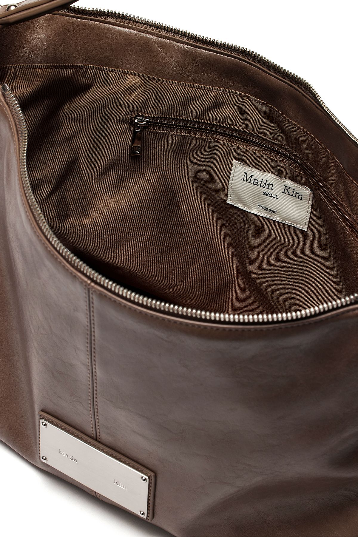 MUSINSA公式 | MATIN KIM SIDE ZIPPER SHOULDER BAG IN DARK BROWN