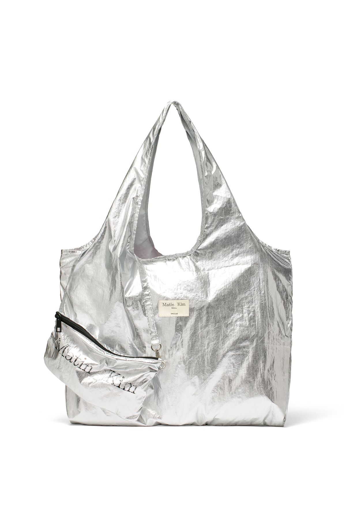 MUSINSA公式 | MATIN KIM MATIN CRACKED LOGO GLOSSY ECOBAG IN SILVER