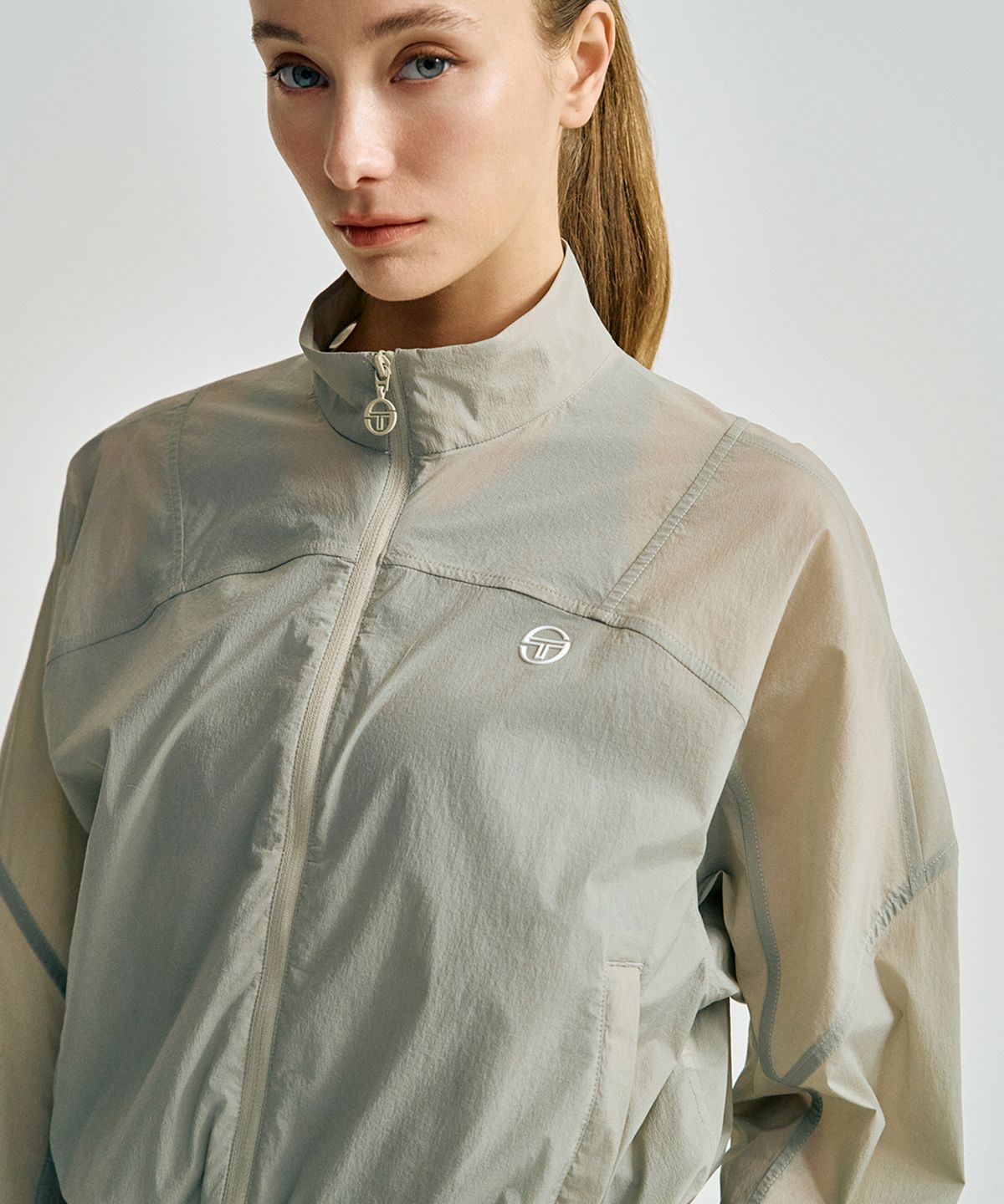 세르지오 타키니(SERGIO TACCHINI) W 쿠쉬라이트 경량 우븐 크롭 자켓 (L.Khaki)
