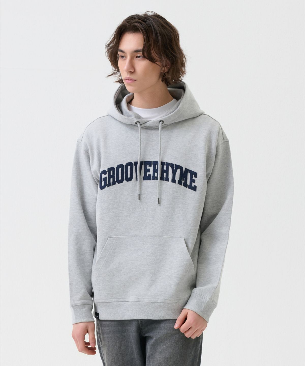 그루브라임(GROOVE RHYME) 남) C100 3단쭈리 NEW 로케이션 아플리케 후드티 (세미오버핏)(25년)(7COLOR) [LRARCTH122P]