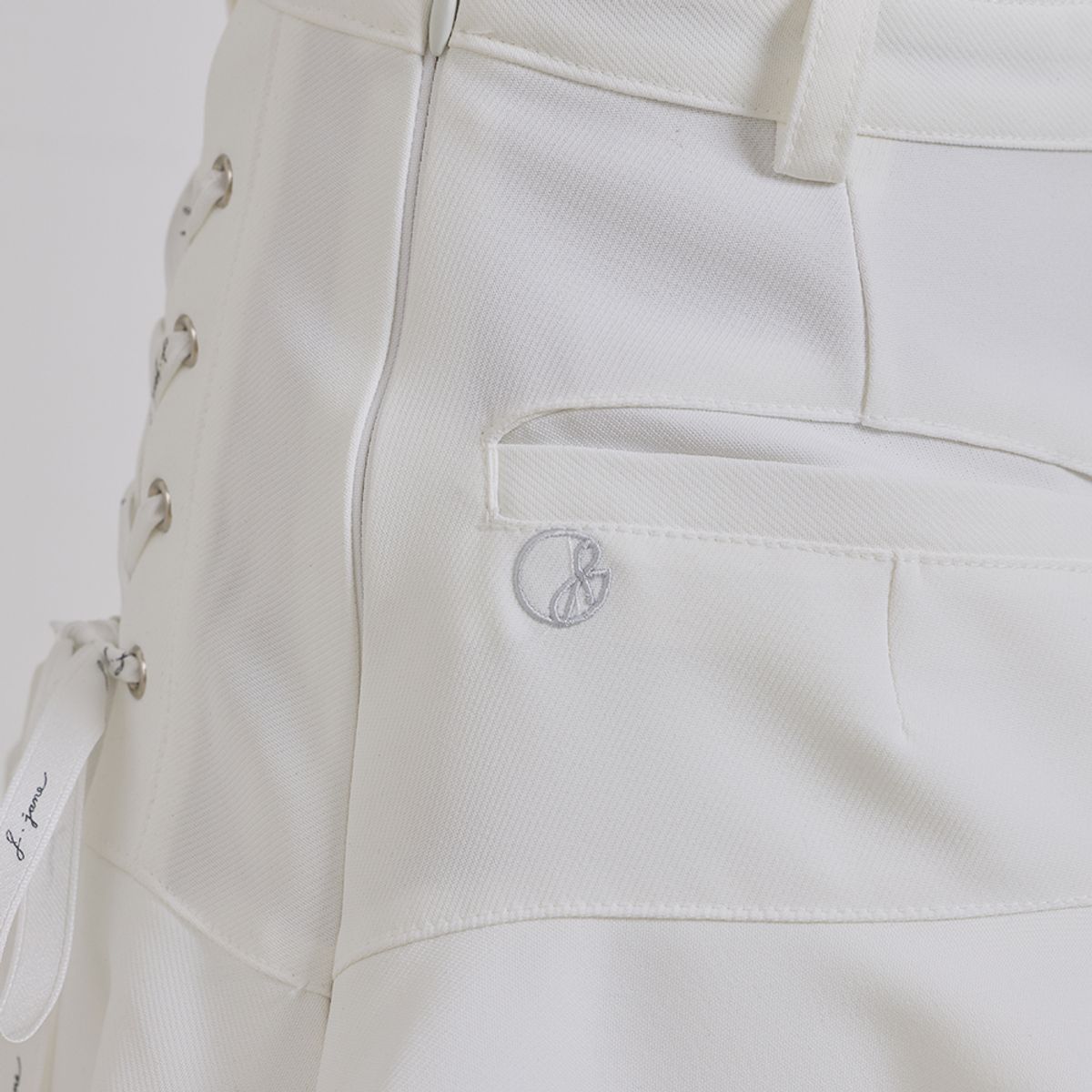 제이제인(J.JANE) 레이스업 플라워 큐롯 팬츠 (White)
