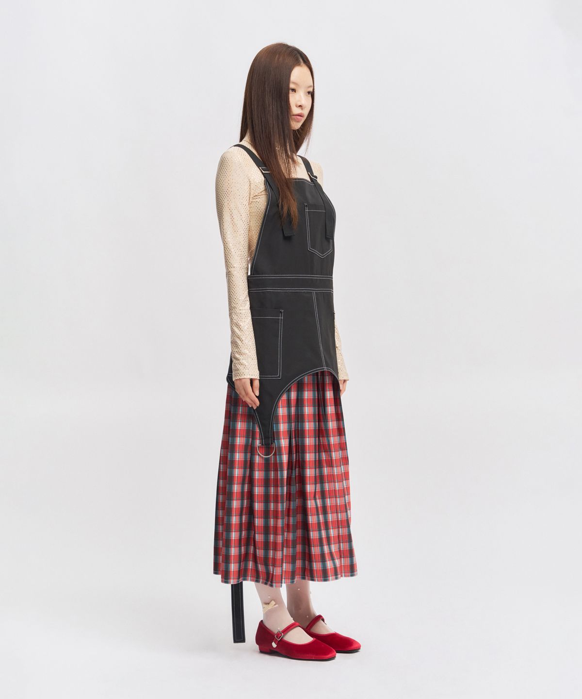 에이프런웨이(AIFERUNWAY) 스칼렛체크 블랙 에이프런 원피스