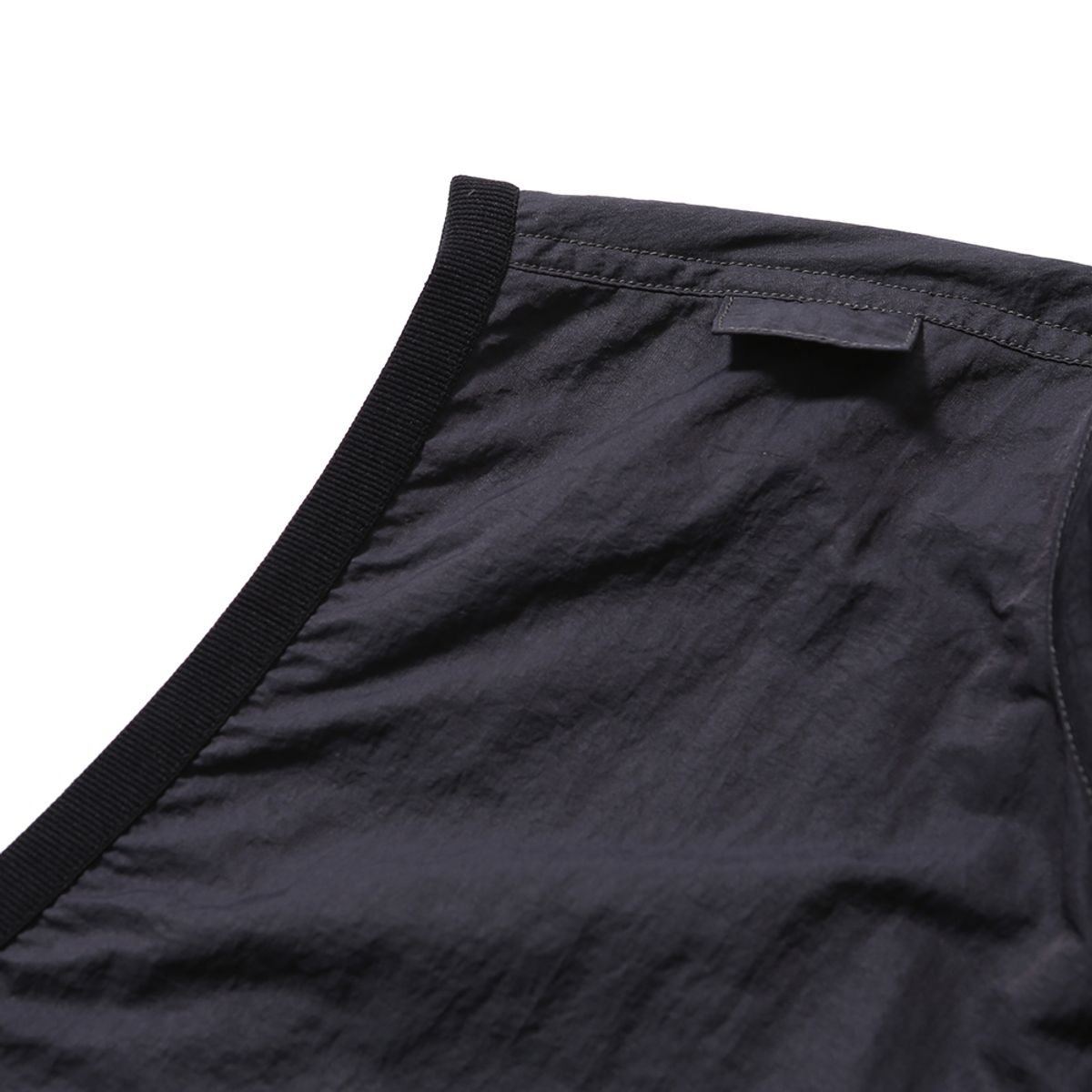 모이프(MOIF) [SS25] MULTI DEVICE VEST / CHARCOAL