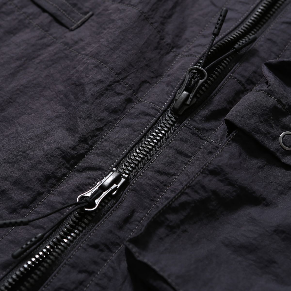 모이프(MOIF) [SS25] MULTI DEVICE VEST / CHARCOAL