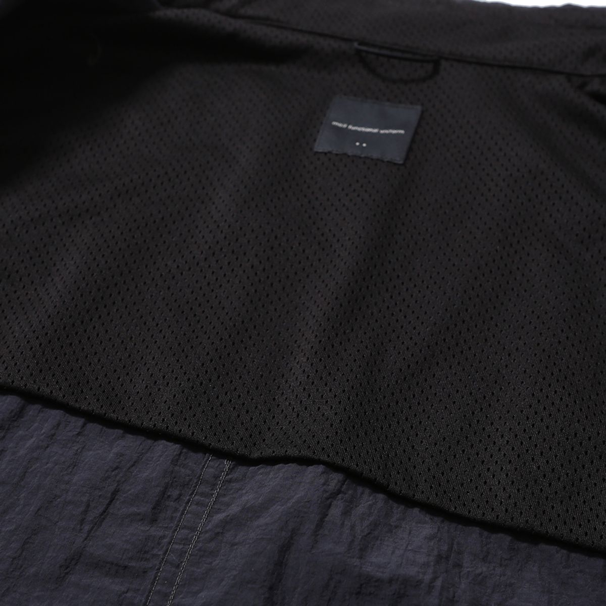 모이프(MOIF) [SS25] MULTI DEVICE VEST / CHARCOAL