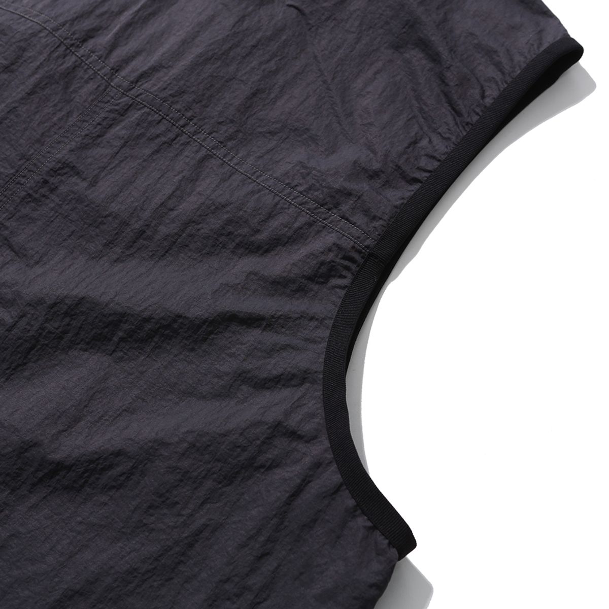 모이프(MOIF) [SS25] MULTI DEVICE VEST / CHARCOAL