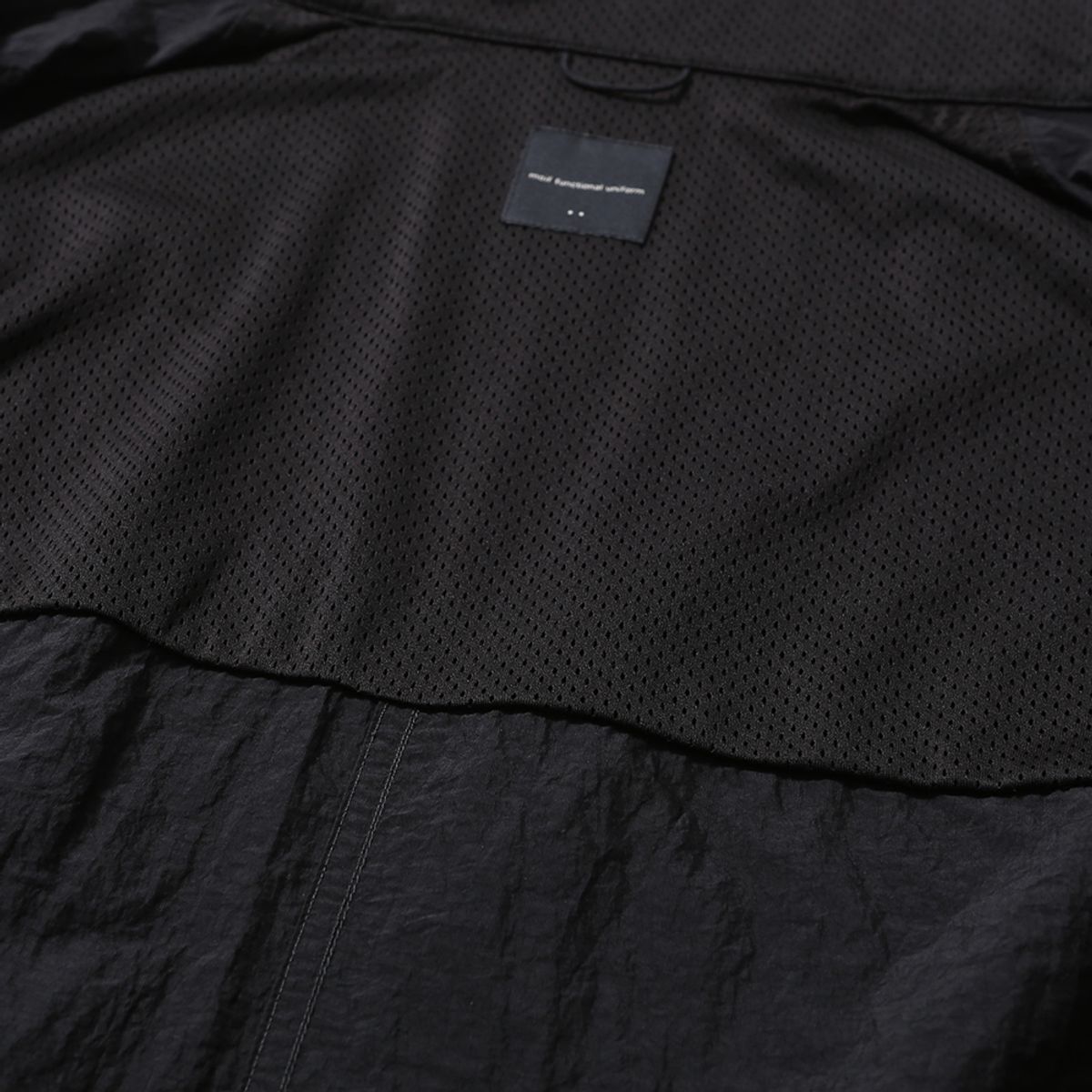 모이프(MOIF) [SS25] MULTI DEVICE VEST / BLACK