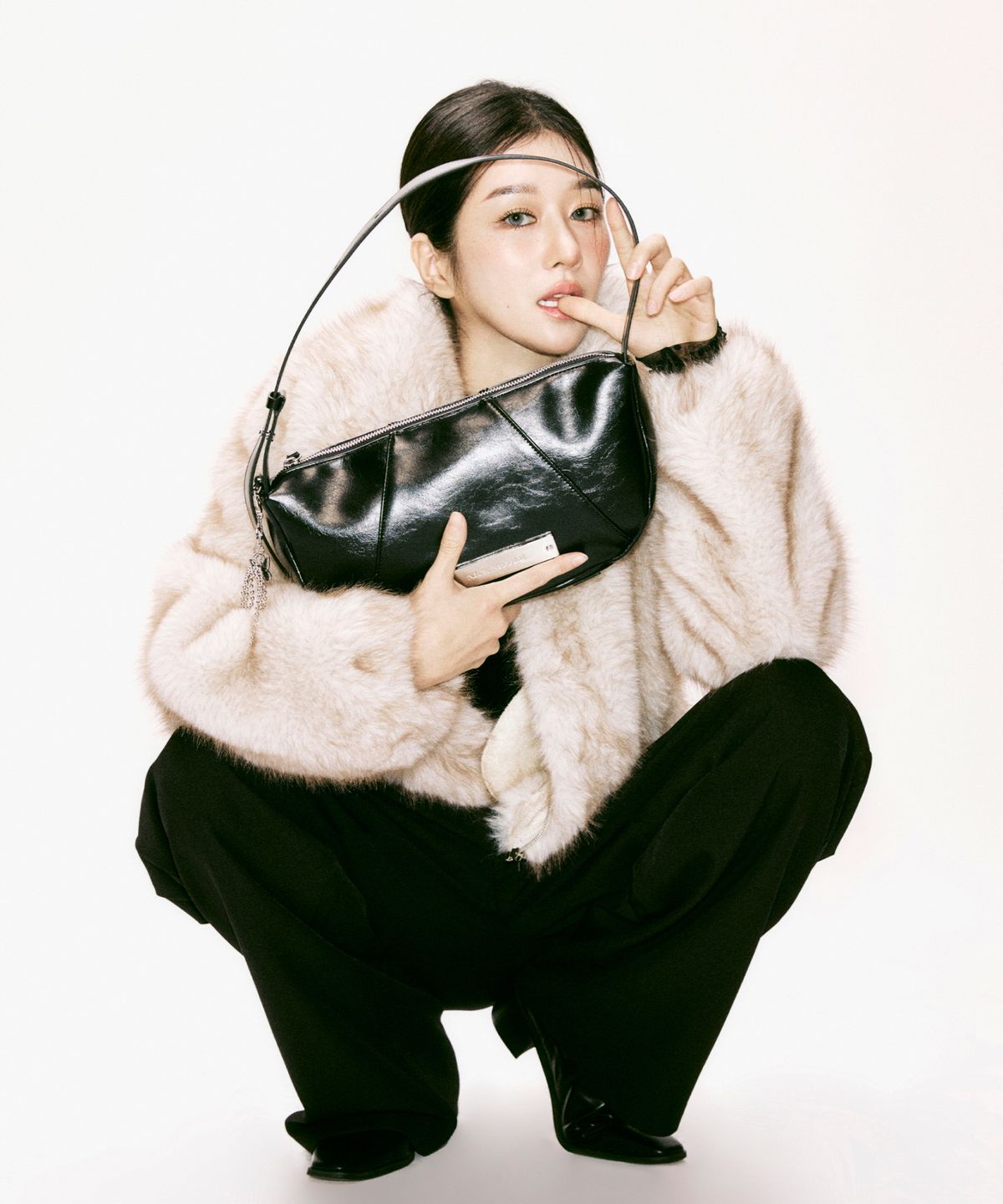 닉앤니콜(NICK&NICOLE) CRYSTAL ROUND SHOULDER BAG_BLACK