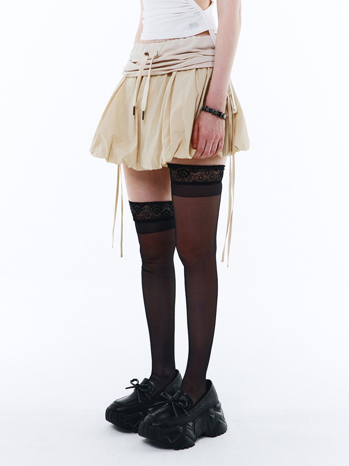와이이이엘(YEEL) BALLOON RIBBON SHORT SKIRT LIGHT BEIGE