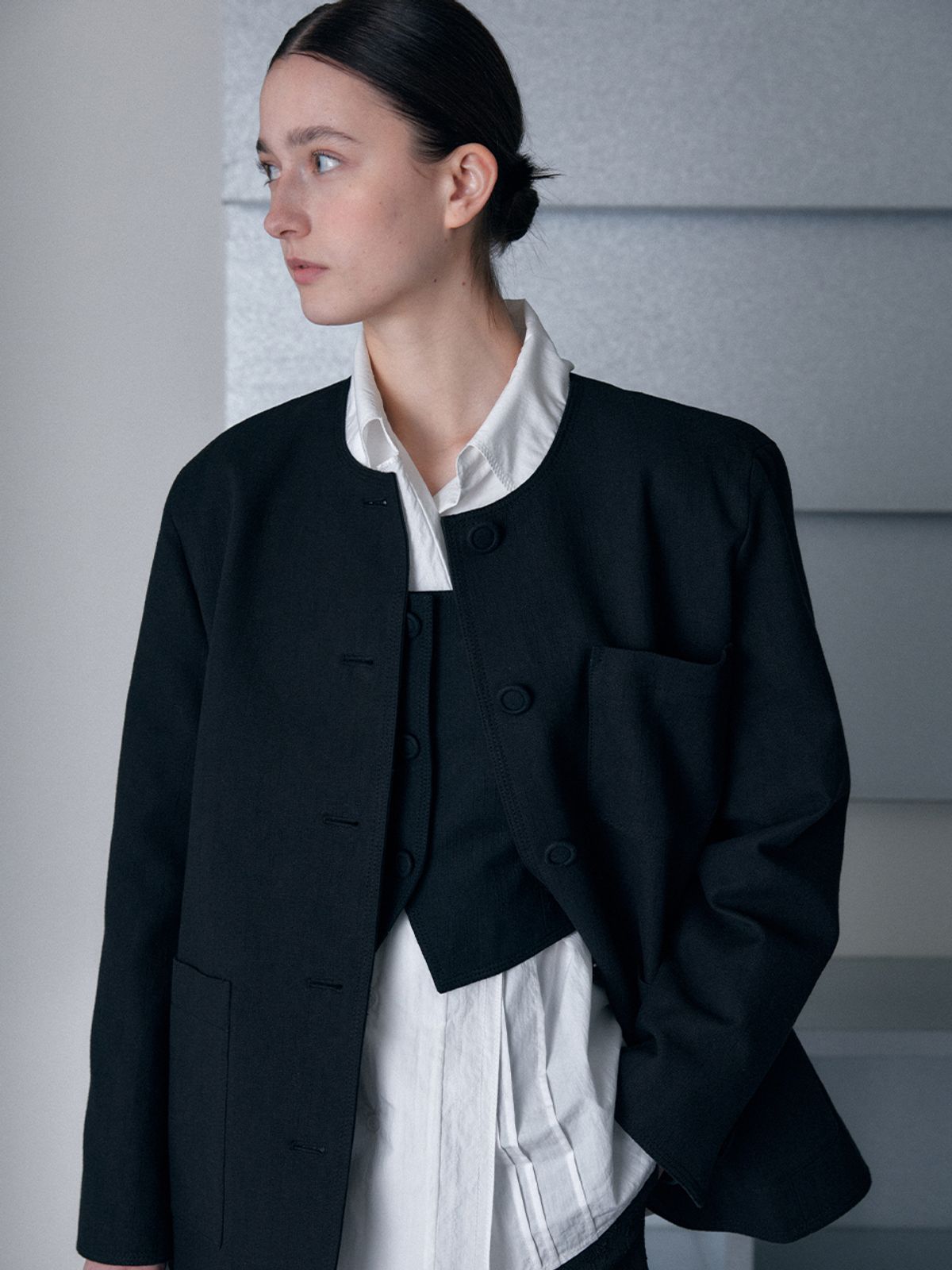 오더먼트 바이 보카바카(OTHEMENT BY VOCAVACA) [SET] OTHEMENT Single Round Neck Jacket & Three Button Vest