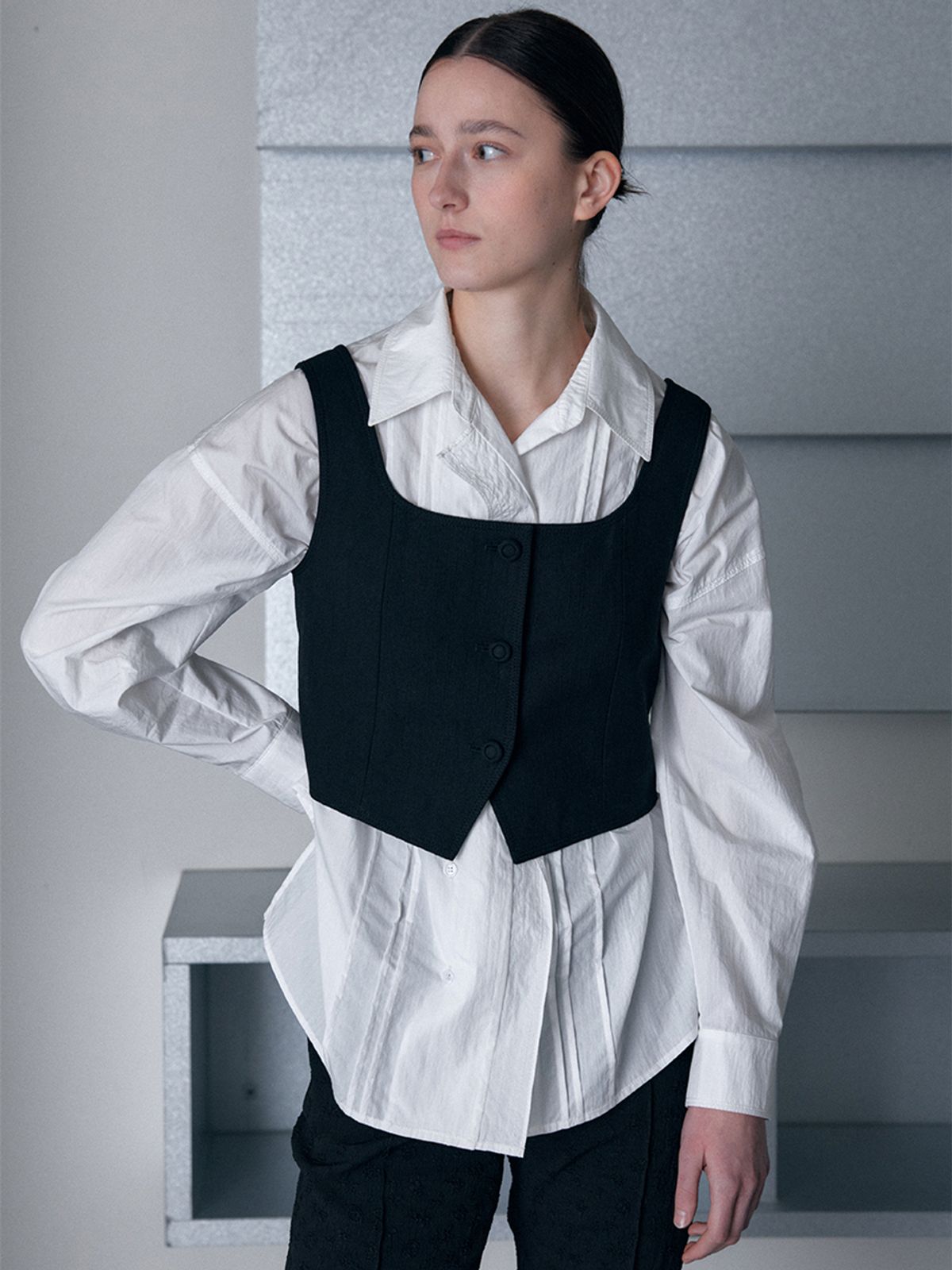 오더먼트 바이 보카바카(OTHEMENT BY VOCAVACA) [SET] OTHEMENT Single Round Neck Jacket & Three Button Vest