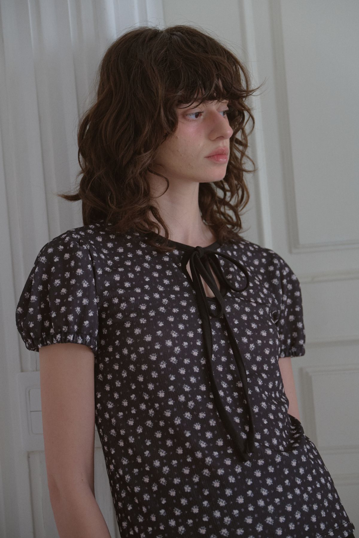 레터리(LETERIE) VINTAGE FLOWER RIBBON T-SHIRT_BLACK