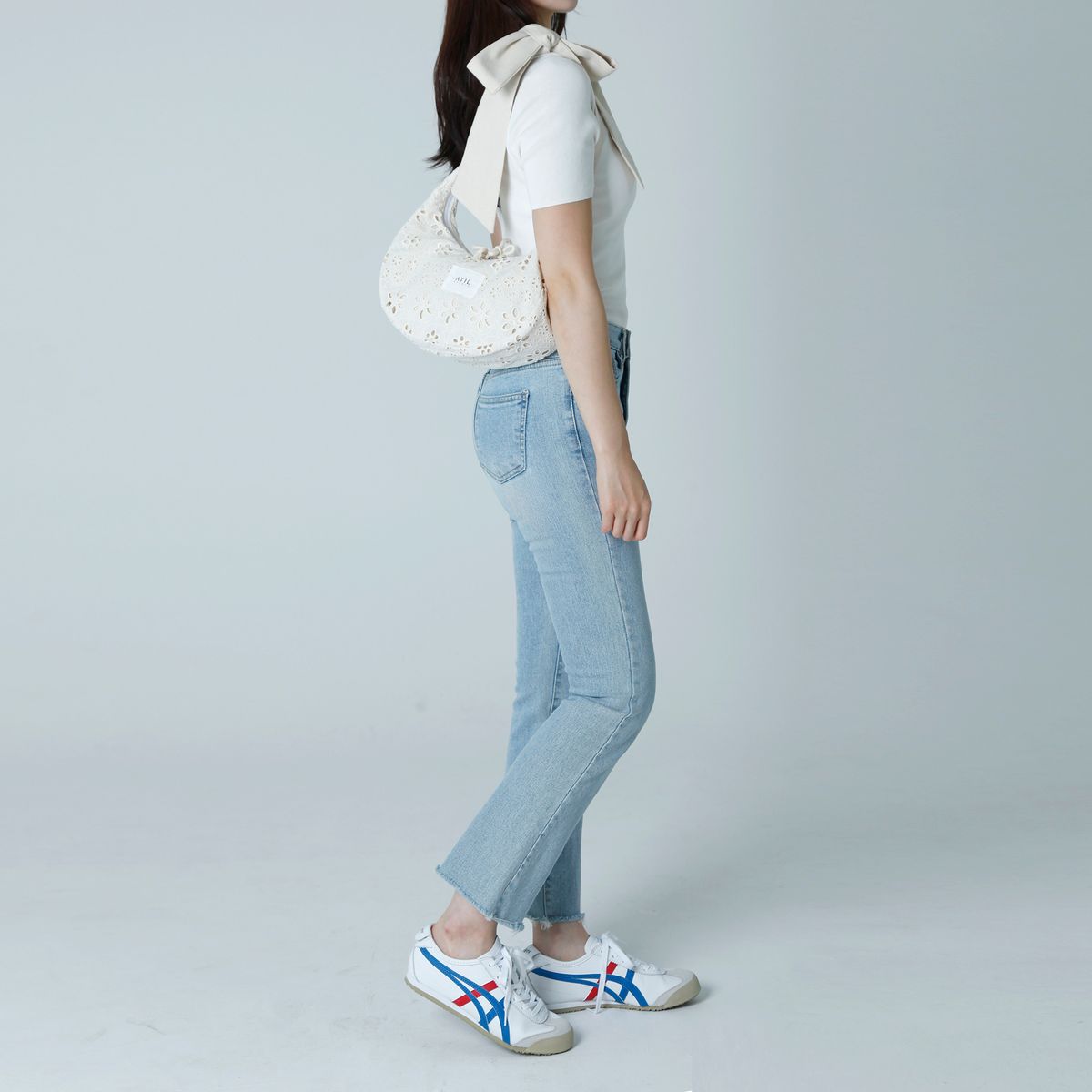 어틸스튜디오(ATIL STUDIO) 블러썸 데이지 매듭 내추럴 호보백_S size