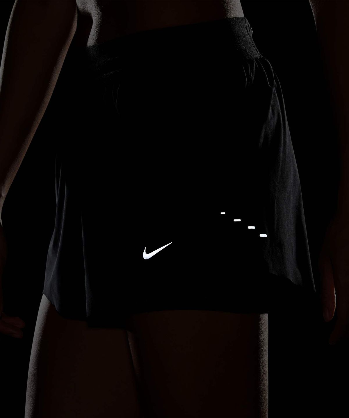 나이키(NIKE) 스위프트 드라이 핏 미드라이즈 투인원 러닝 쇼츠 W - 블랙 / HJ5377-010