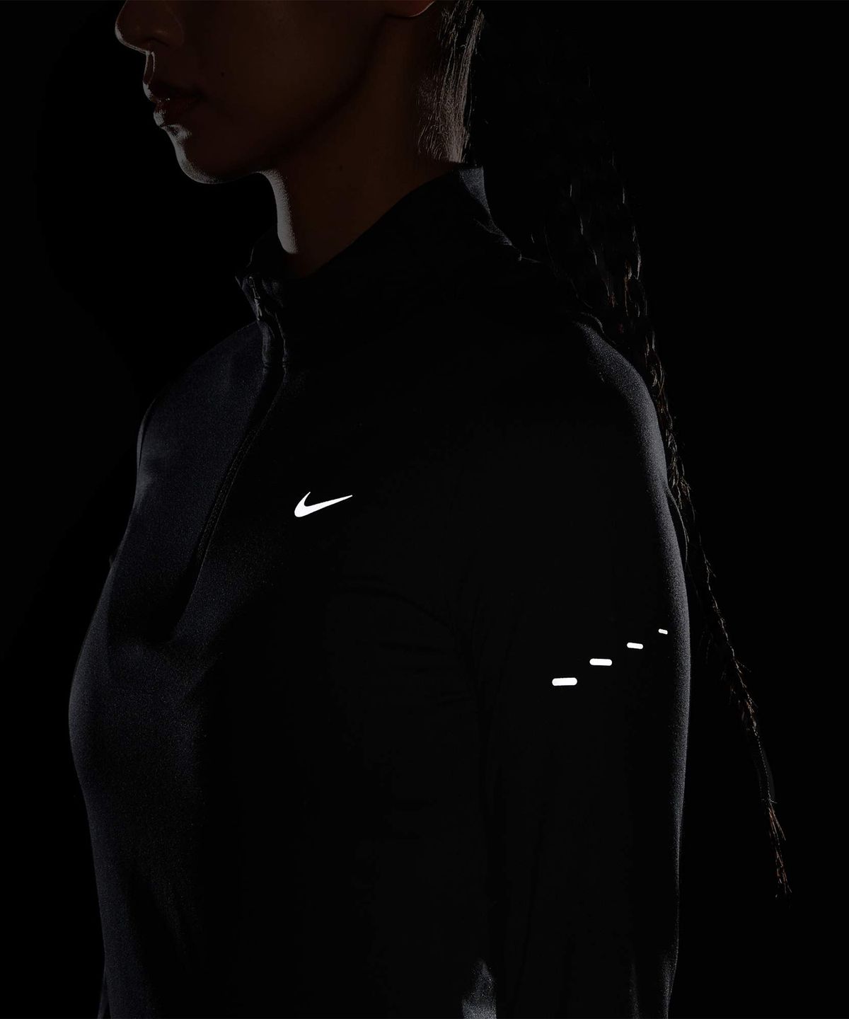 나이키(NIKE) 스위프트 드라이 핏 UV 쿼터집 러닝 탑 W - 블랙 / HQ0500-010