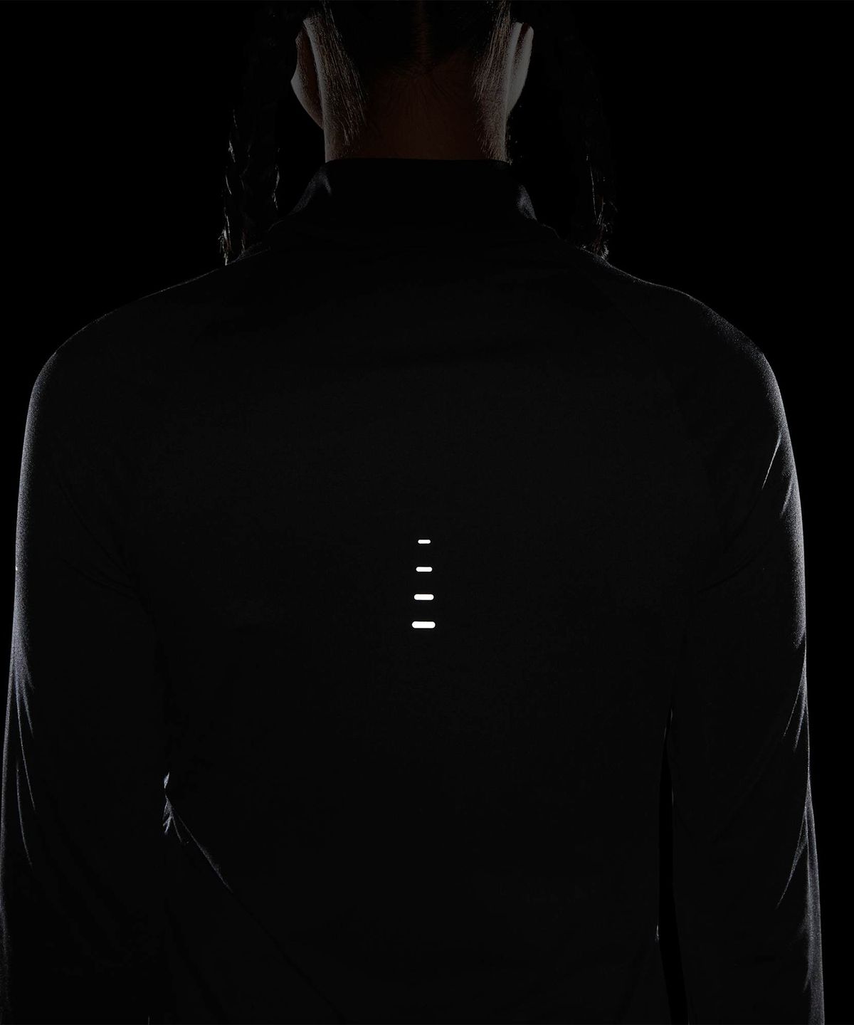 나이키(NIKE) 스위프트 드라이 핏 UV 쿼터집 러닝 탑 W - 블랙 / HQ0500-010