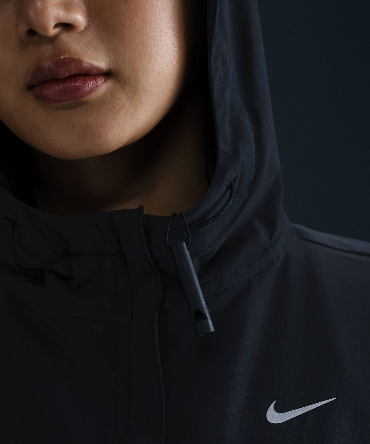 나이키(NIKE) 스위프트 리펠 패커블 러닝 재킷 W - 블랙 / HQ0651-010