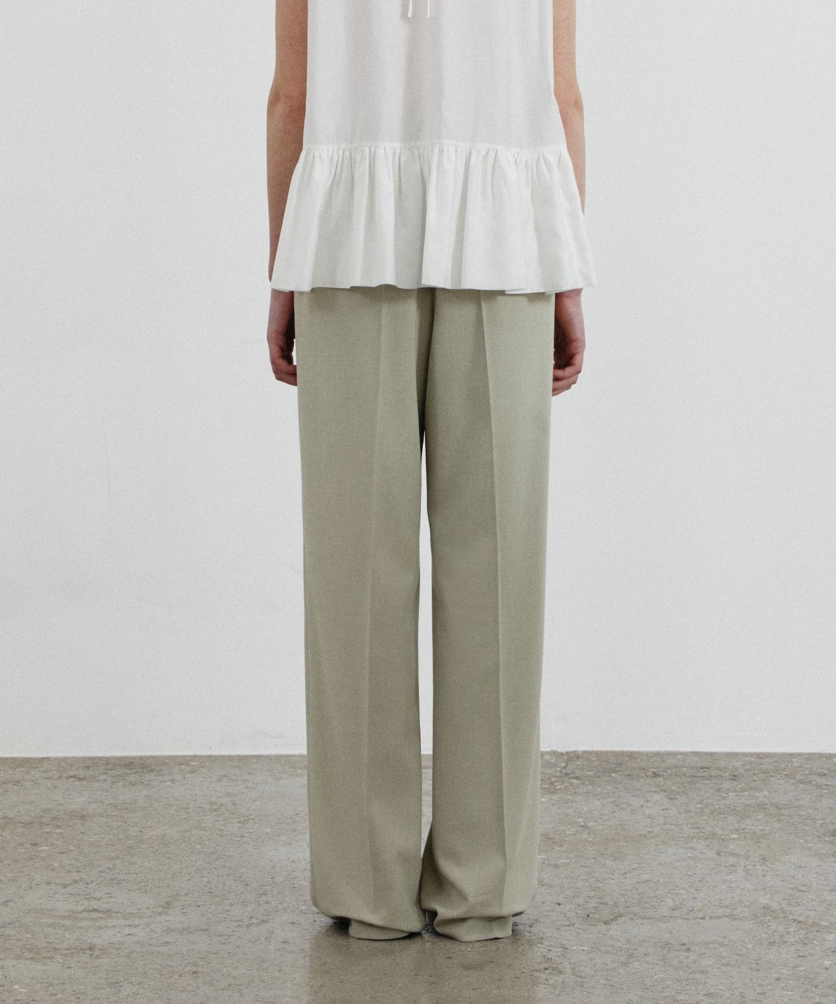 노티아(NOTIA) ESSENTIAL WIDE FIT TWO TUCK SLACKS - MINT