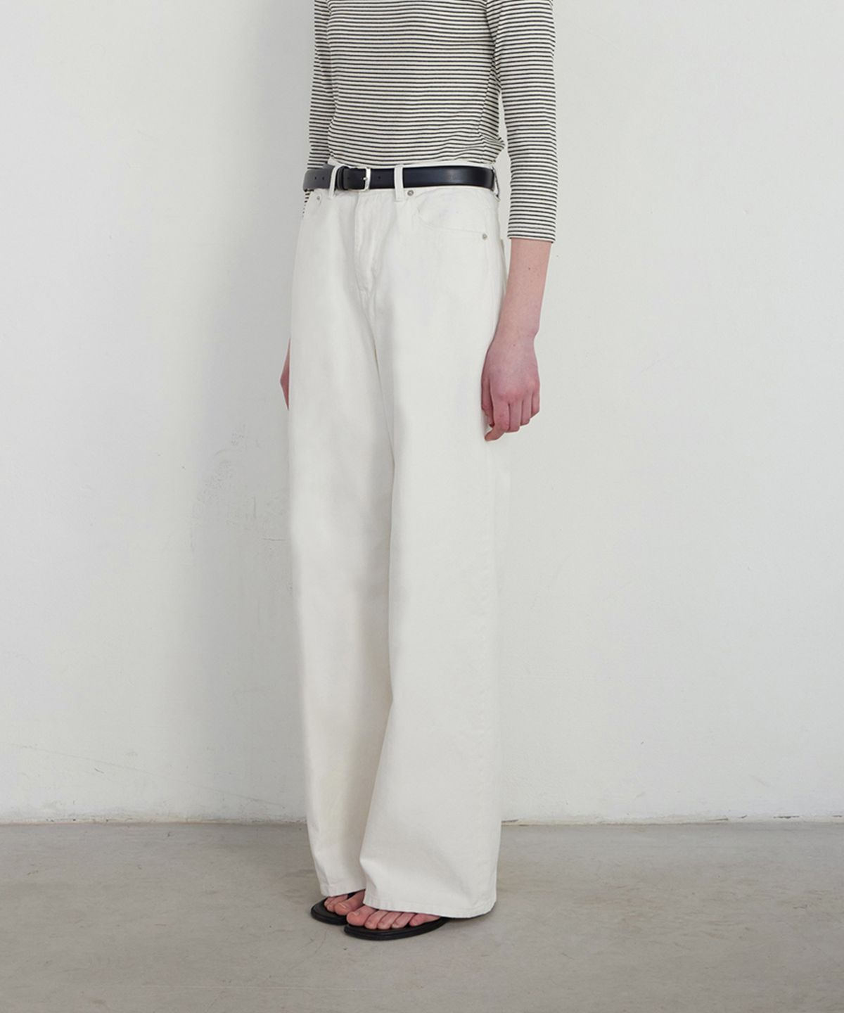 노티아(NOTIA) HIGHRISE WIDE FIT DENIM PANTS - ECRU