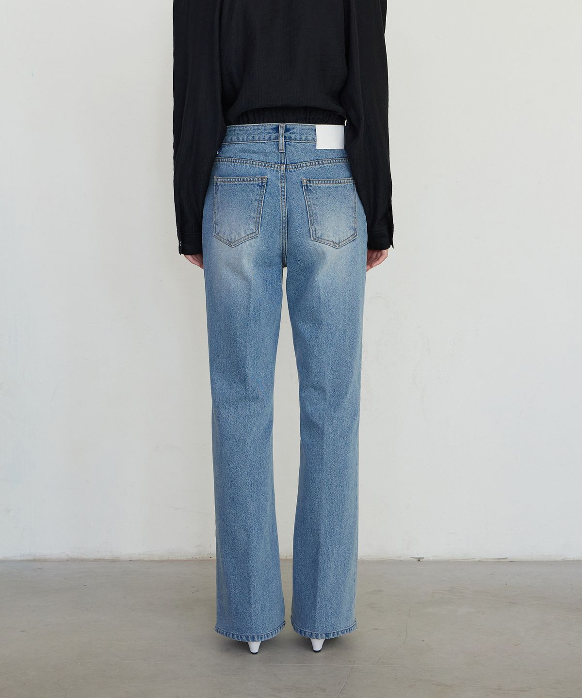 노티아(NOTIA) SIGNATURE BOOTS CUT DENIM PANTS - BLUE