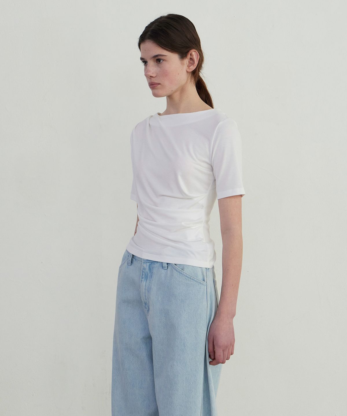 노티아(NOTIA) UNBALANCE DRAPE HALF T-SHIRT - IVORY