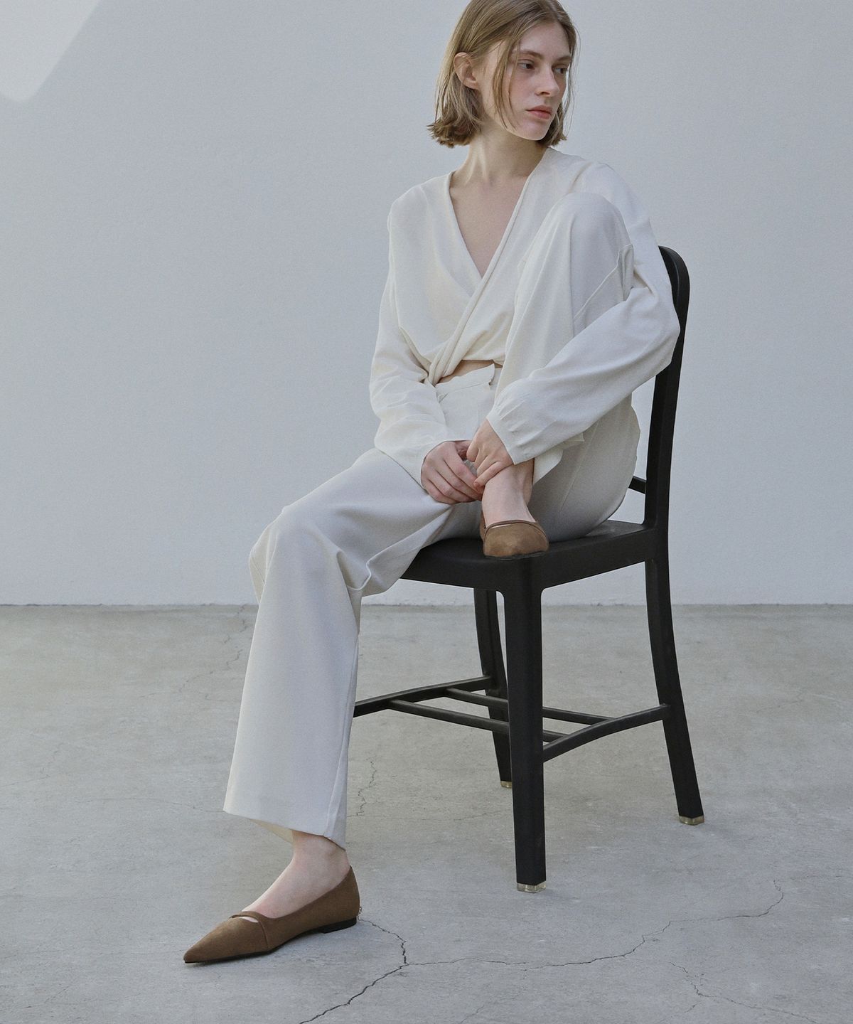 에퓨레(EPURE) MIA Suede Hole Flats (3color)