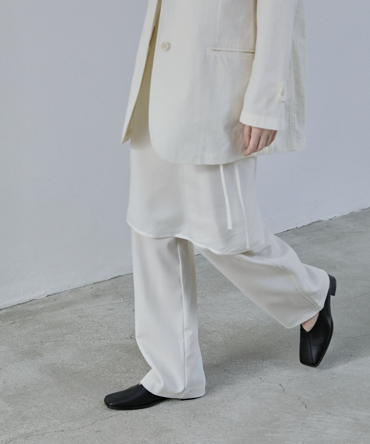 에퓨레(EPURE) SODE V-cut Heeled Loafers (2color)