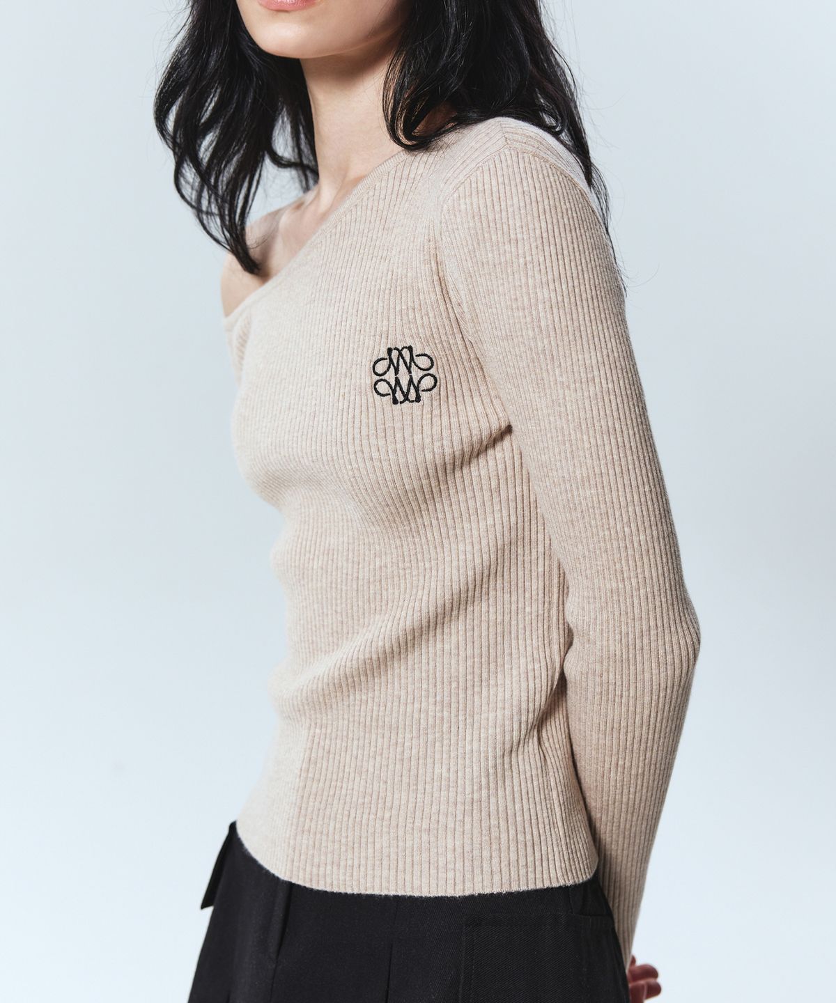 닉앤니콜(NICK&NICOLE) DRAPE OFF SHOULDER KNIT_BEIGE