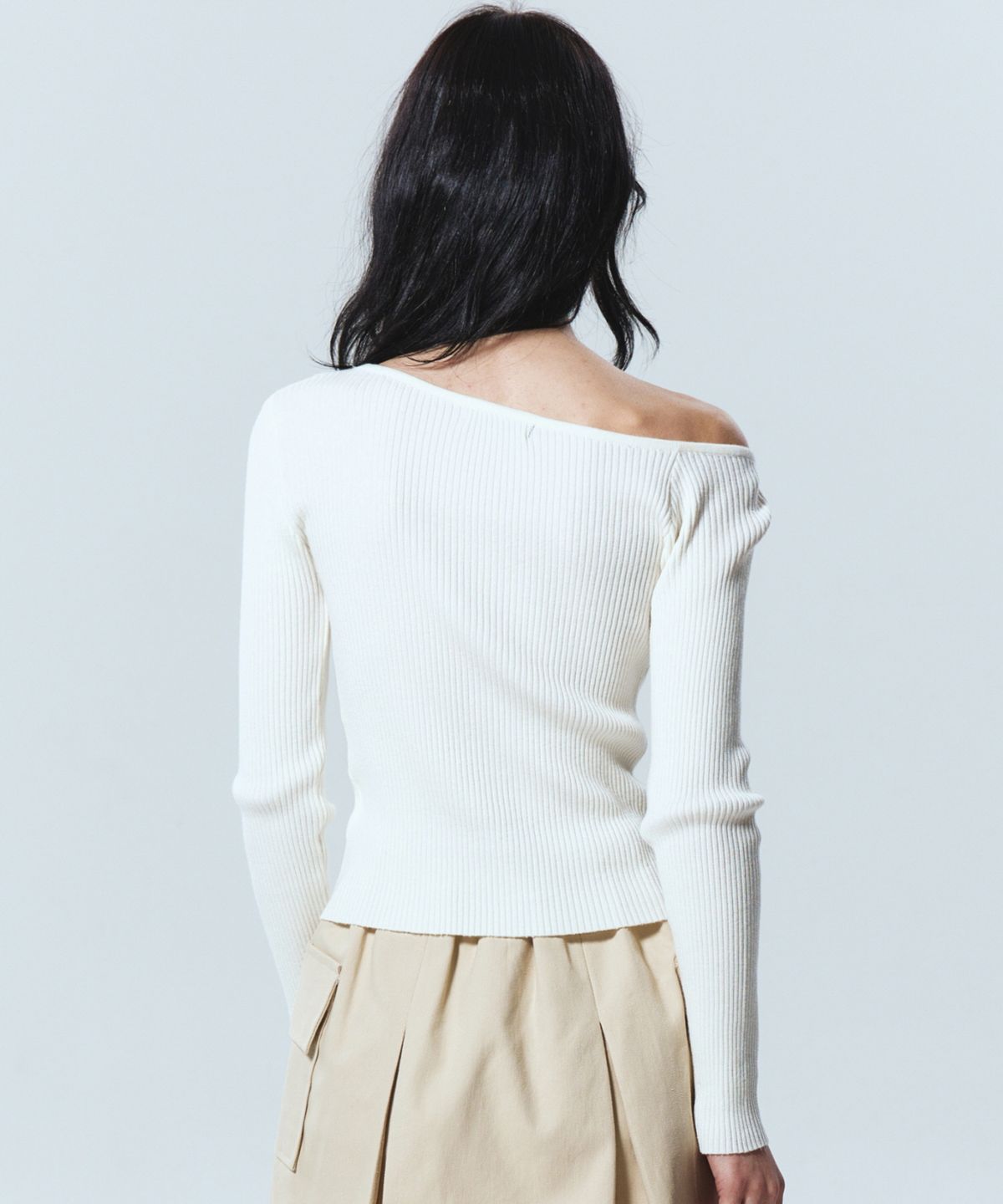 닉앤니콜(NICK&NICOLE) DRAPE OFF SHOULDER KNIT_CREAM